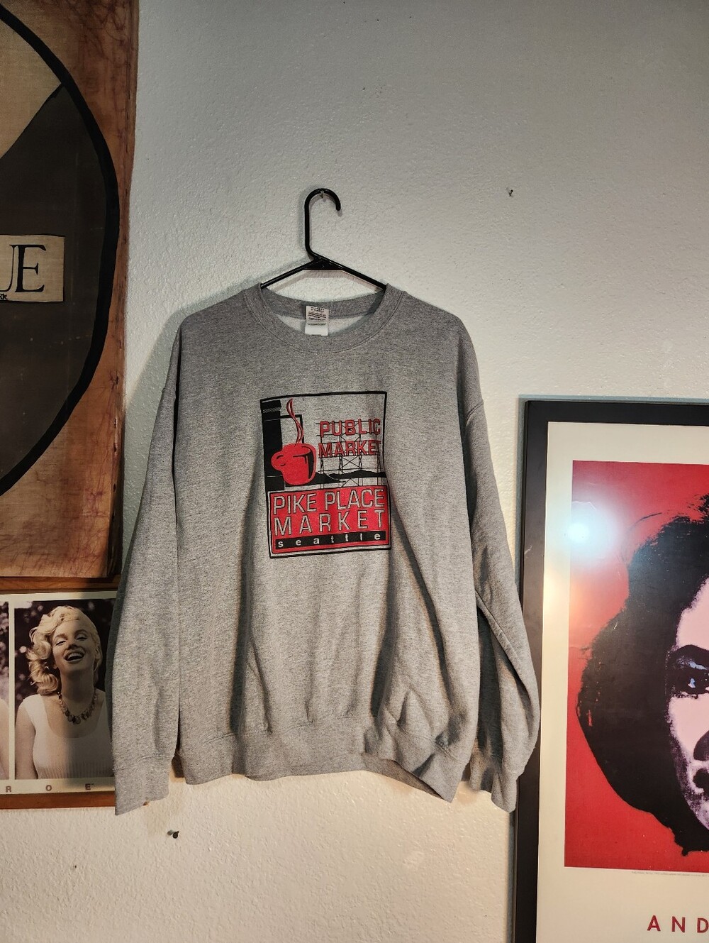 Gildan Gray Crewneck Sweatshirt with Red Pike Place Market Graphic